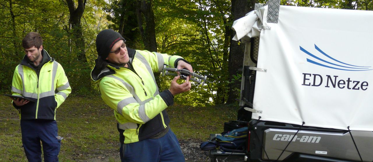 ED Netze überprüfen Stromleitungen mit Multikopter