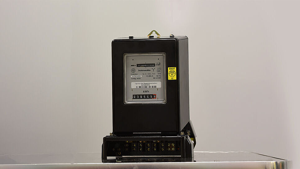 Konventioneller Zähler Ferraris- und elektronischer Haushaltszähler