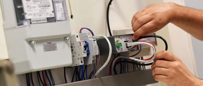 (Netz-) Anschlussbedingungen - Wer Strom einspeisen will, muss Regeln beachten
