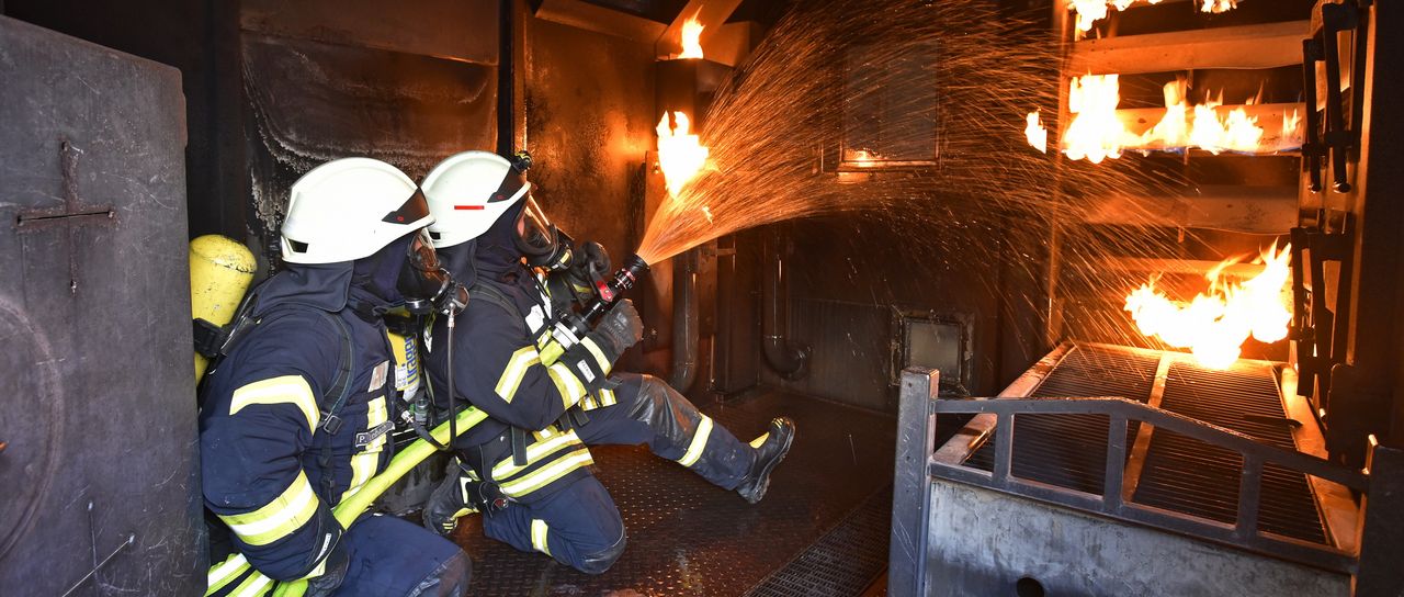 Mobile Brandübungsanlage der ED Netze bei der Feuerwehr Tengen E