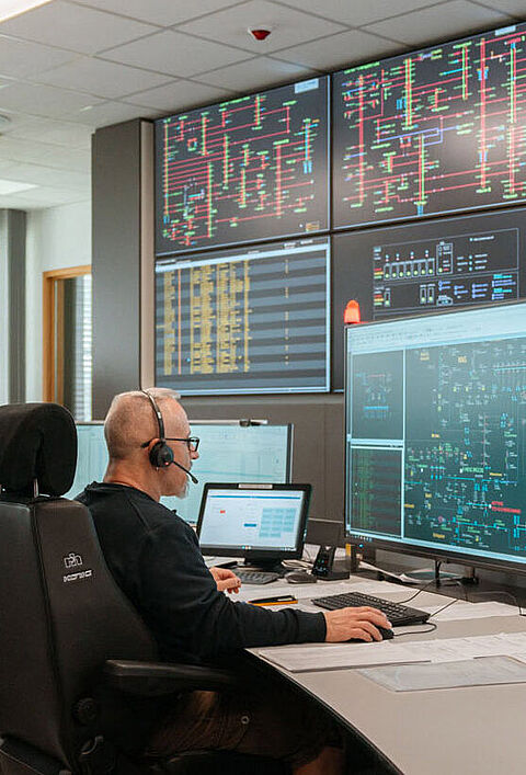 Steuerbarkeitscheck gemäß § 12 Abs. 2a - h EnWG, Netzstabilität sichern – Steuerbarkeit prüfen - Mit dem wachsenden Anteil dezentraler Erzeugung in Deutschland gewinnt die Netzstabilität zunehmend an Bedeutung. Um diese zu gewährleisten, schreibt der Gesetzgeber ab 2025 einen jährlichen Steuerbarkeitscheck für Erzeugungs- und Speicheranlagen vor. Als Ihr zuständiger Netzbetreiber führt naturenergie netze diesen Test eigenverantwortlich durch.
