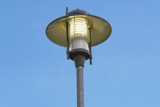 Die Leuchte NMB-501-2 von Hellux können Sie in unserem Straßenbeleuchtungspark in Rheinfelden besichtigen.