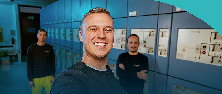 Team bei netze im Technikraum – Einblicke in Karriere und Zusammenarbeit